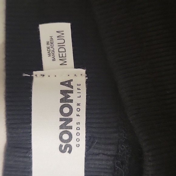 Black capri pants - Picture 3 of 6